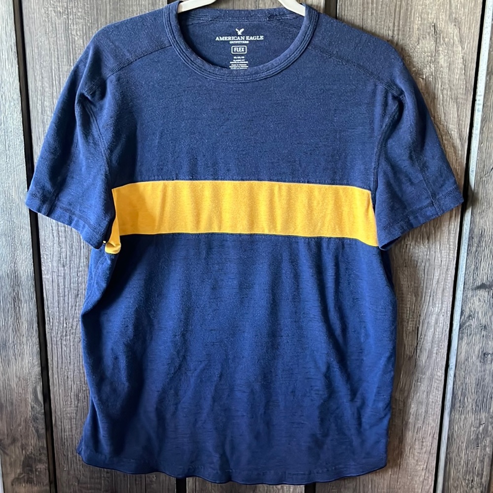 AMERICAN EAGLE OUTFITTERS Blue and Yellow T-shirt